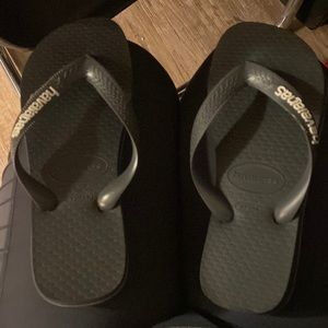Boys Havaianas flip flops excellent condition